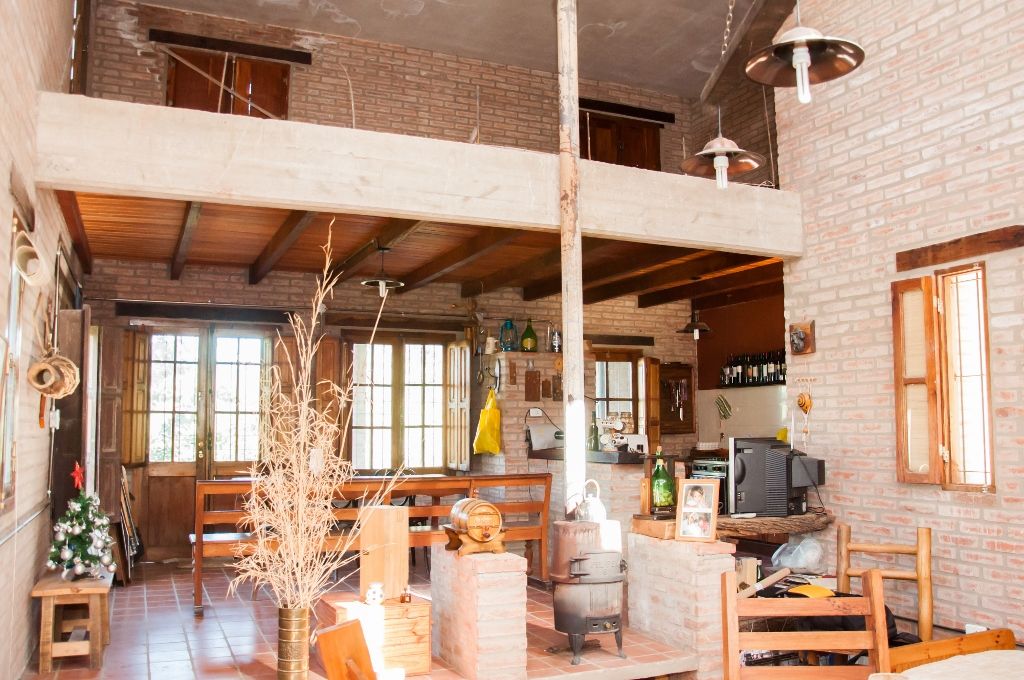 Vivienda en Mayu Sumaj, Abitar arquitectura Abitar arquitectura Rustic style dining room