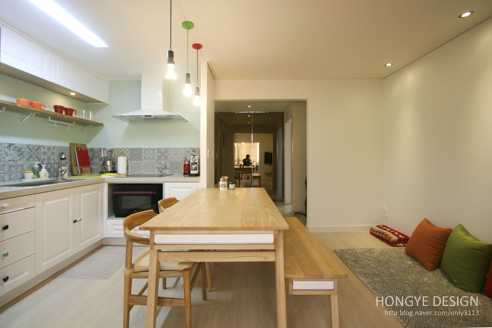드레스룸과 서재가 있는 15평 신혼집, 홍예디자인 홍예디자인 Modern kitchen