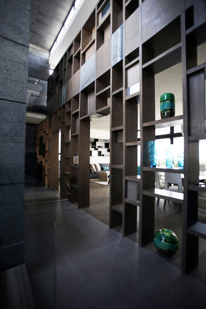 Mueble Celosía acceso WRKSHP arquitectura/urbanismo Pasillos, vestíbulos y escaleras modernos Madera Acabado en madera