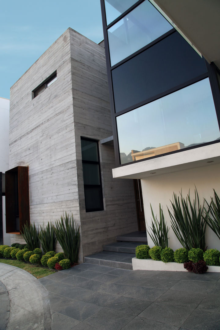 Detalle acceso / cubo de concreto WRKSHP arquitectura/urbanismo Casas modernas Caliza