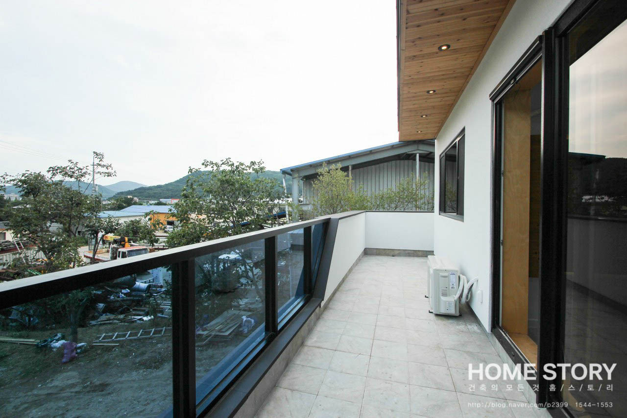 homify Modern Balkon, Veranda & Teras