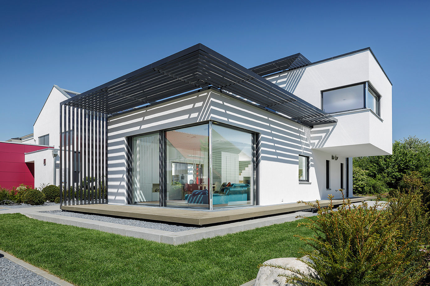 LUXHAUS Musterhaus München, Lopez-Fotodesign Lopez-Fotodesign Balcones y terrazas de estilo moderno