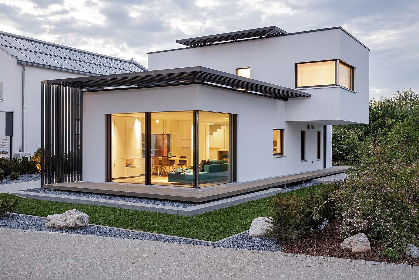 LUXHAUS Musterhaus München, Lopez-Fotodesign Lopez-Fotodesign Modern balcony, veranda & terrace