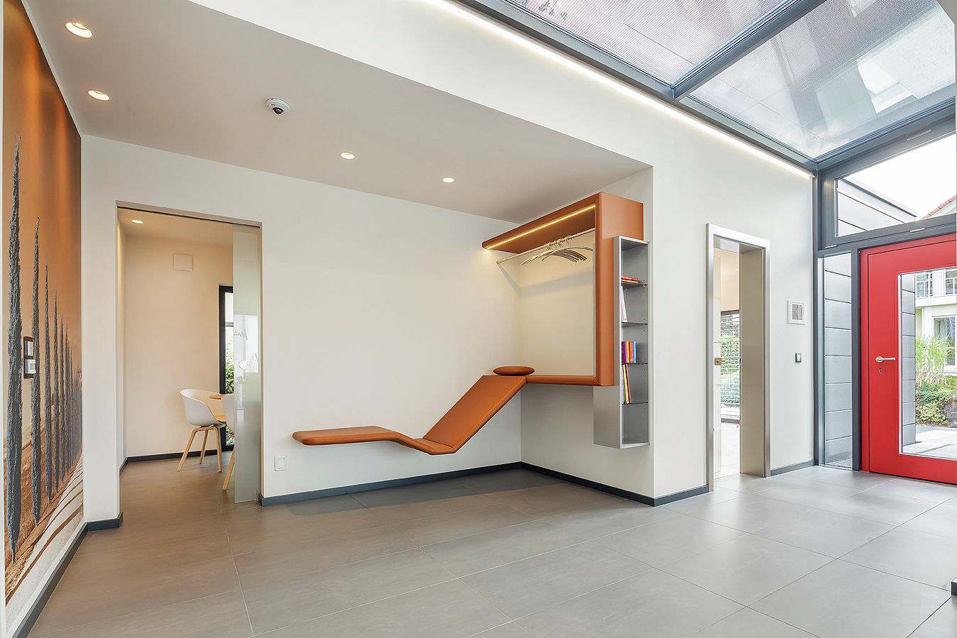 LUXHAUS Musterhaus Stuttgart, Lopez-Fotodesign Lopez-Fotodesign Modern corridor, hallway & stairs
