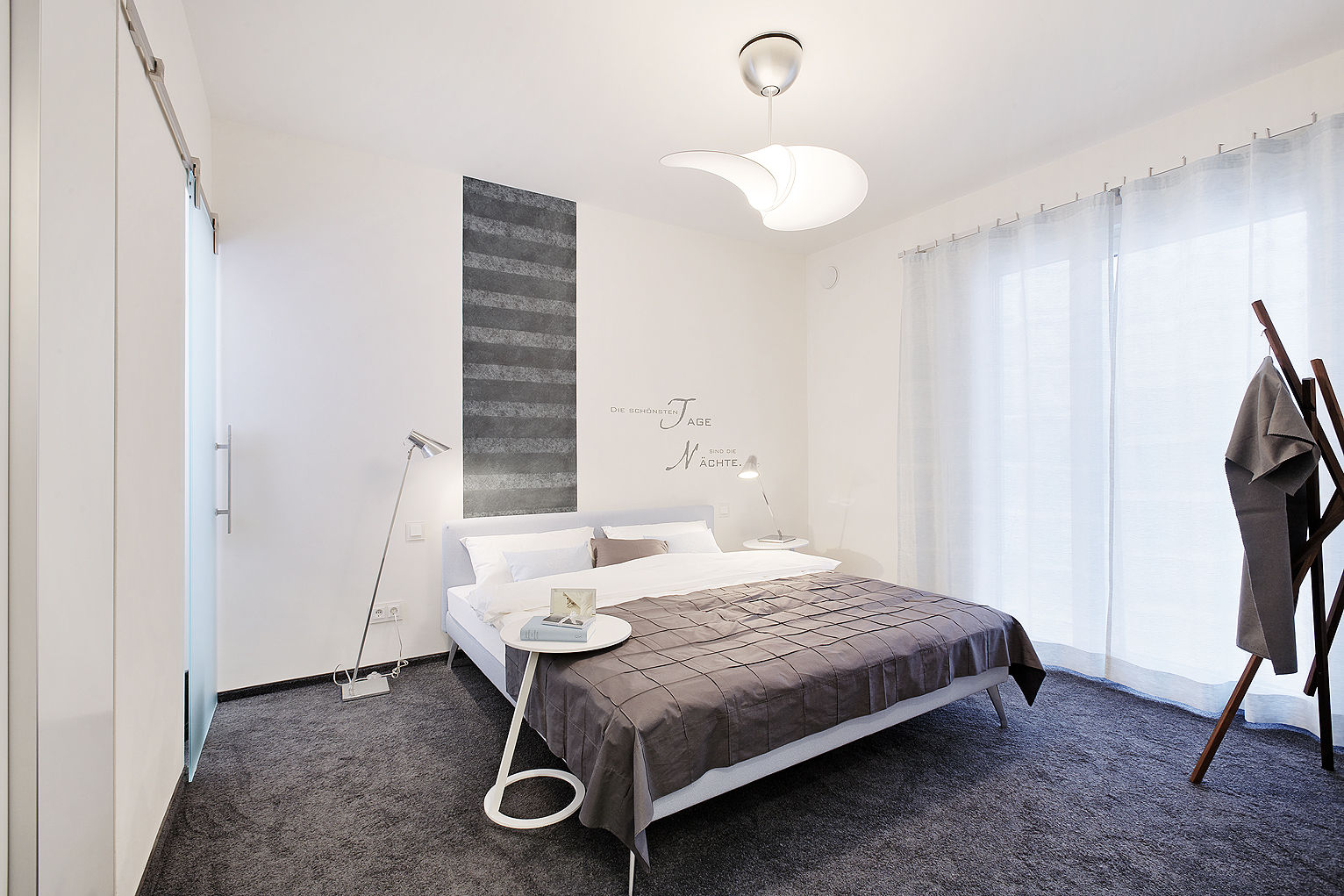 LUXHAUS Musterhaus Nürnberg, Lopez-Fotodesign Lopez-Fotodesign Moderne slaapkamers