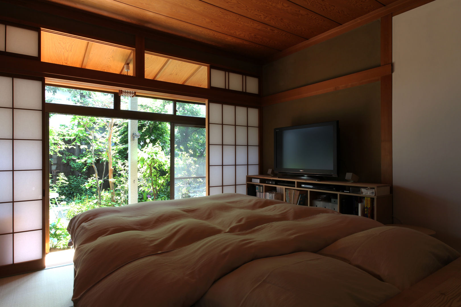 House K, kosuke sakai & associates kosuke sakai & associates ห้องนอน ไม้ Wood effect