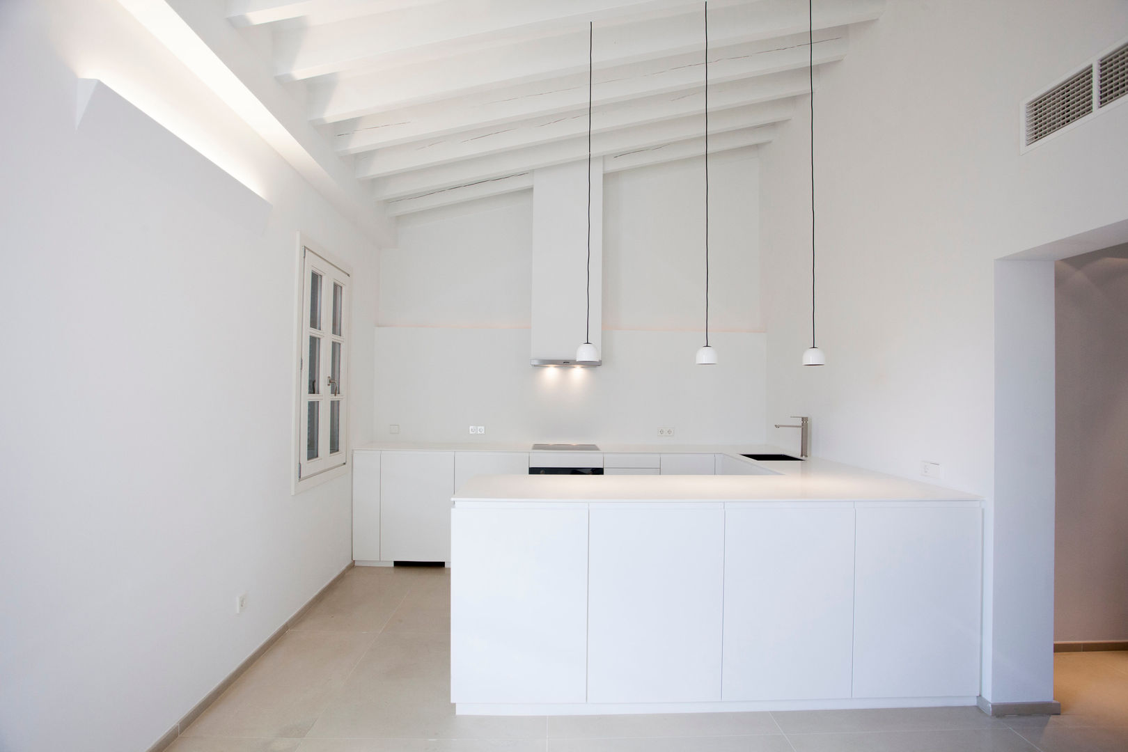 Penthouse HT Palma, ISLABAU constructora ISLABAU constructora ミニマルデザインの キッチン