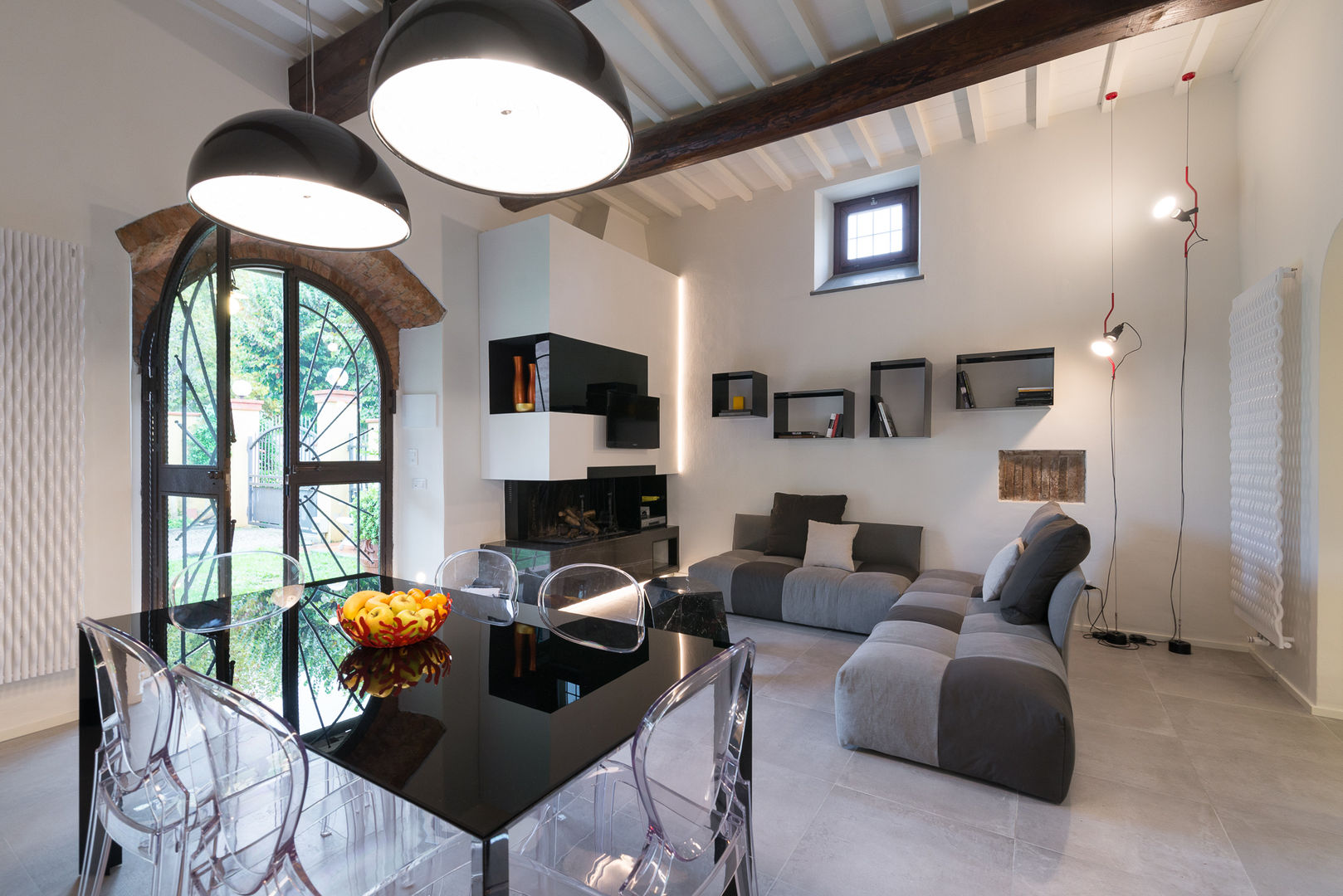 Lo scrigno dal cuore contemporaneo, B+P architetti B+P architetti Living room