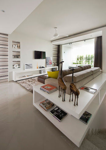 Lote estreito casa espaçosa., Magno Moreira Arquitetura Magno Moreira Arquitetura Modern living room