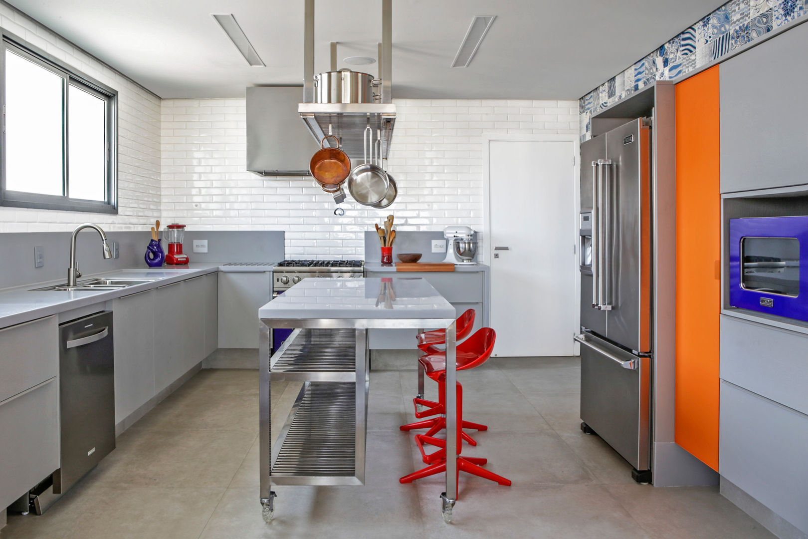 Residência Roverato, felipe torelli arquitetura e design felipe torelli arquitetura e design Modern kitchen Synthetic Brown
