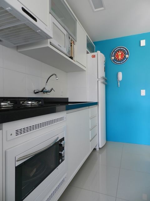 APARTAMENTO JOVEM , ANE DE CONTO arq. + interiores ANE DE CONTO arq. + interiores Kitchen