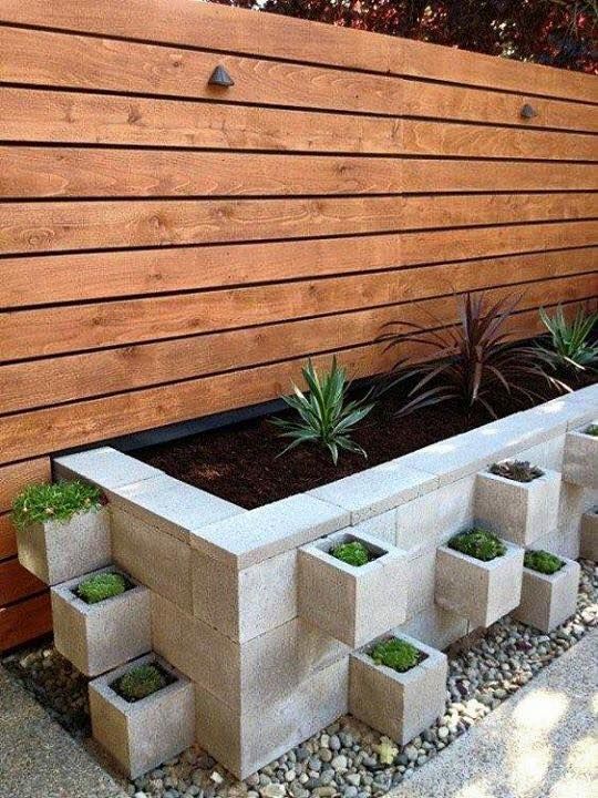 Ideas de reciclaje con bloques de hormigón, Jara y Olmo S.L Jara y Olmo S.L Terrace اینٹوں Plants & flowers
