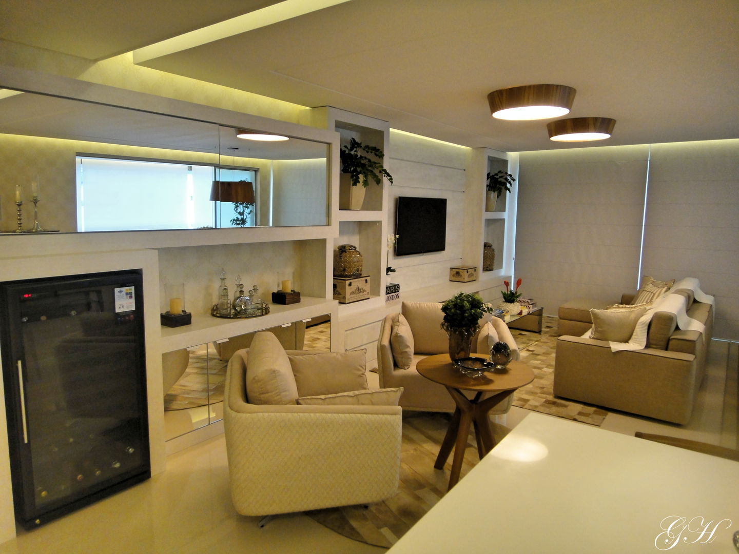 Projeto Residencial em Itapema, SC-BR. Apartamento para os finais de semana., Gabriela Herde Arquitetura & Design Gabriela Herde Arquitetura & Design Modern living room