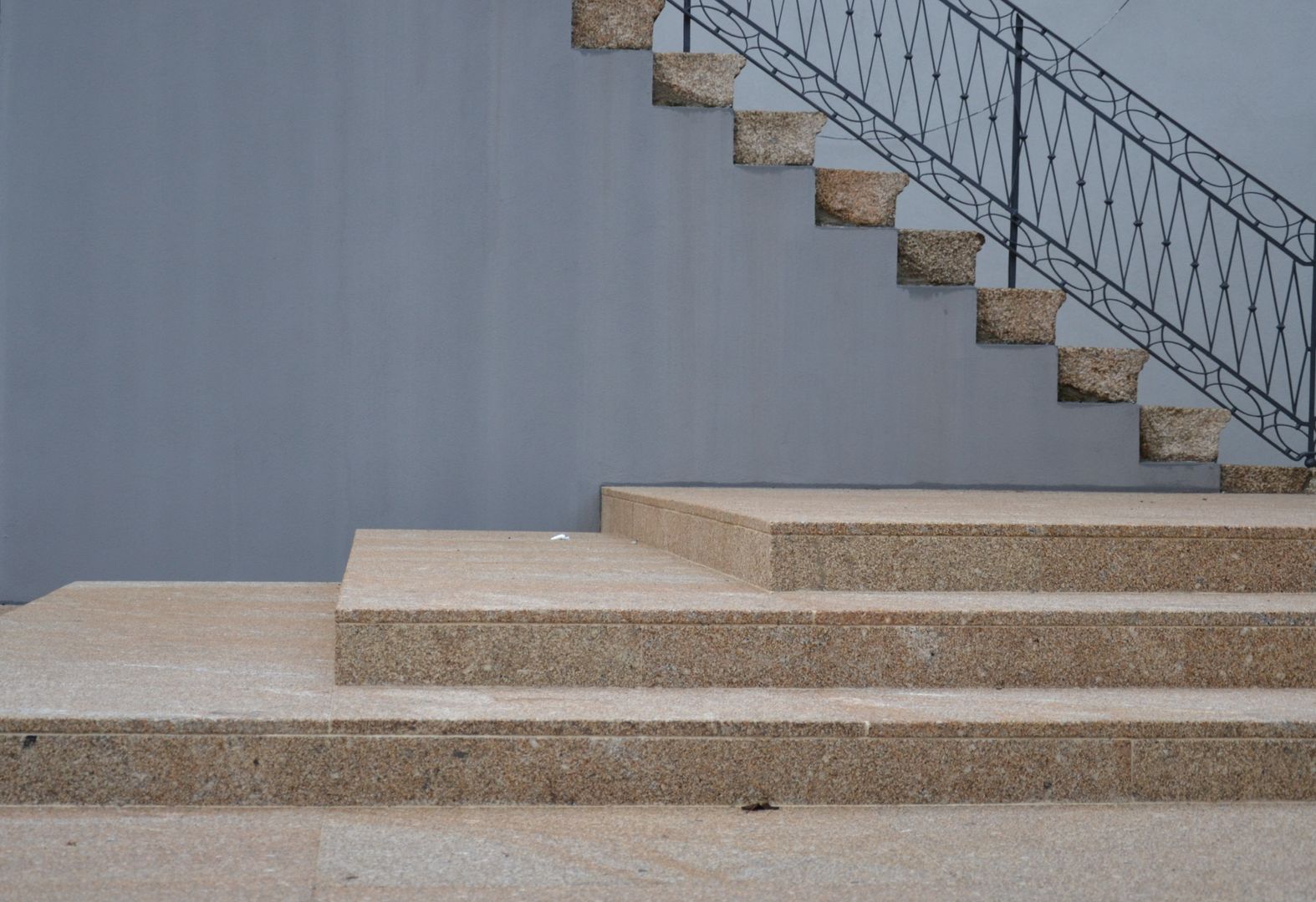 homify Eclectic corridor, hallway & stairs Granite