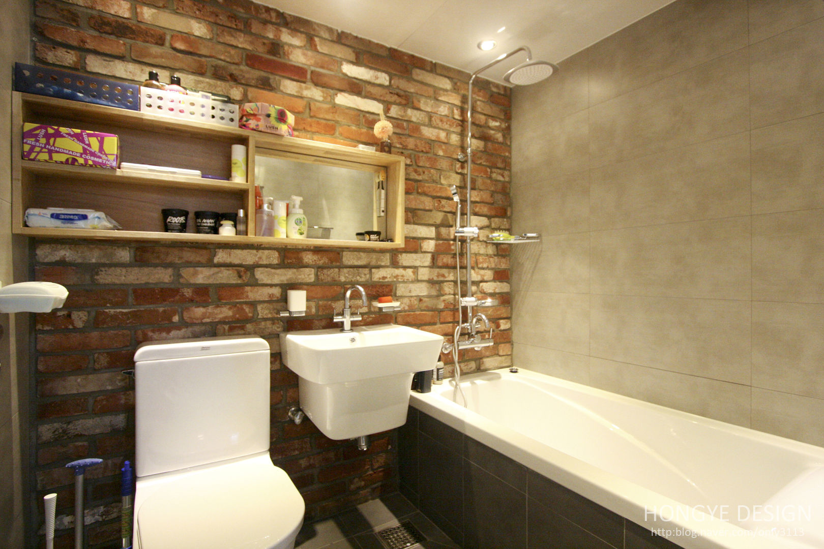 아기자기한 15평 싱글하우스 , 홍예디자인 홍예디자인 모던스타일 욕실