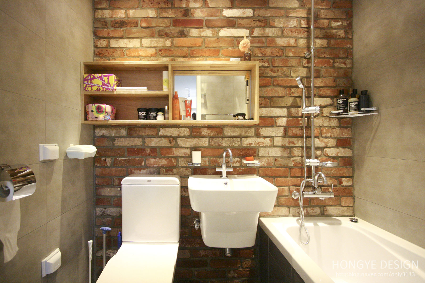 아기자기한 15평 싱글하우스 , 홍예디자인 홍예디자인 Modern bathroom