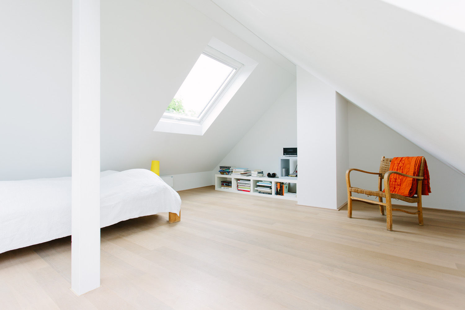 Dachausbau mit Anbau und Terrasse, denkmalgeschütze Gründerzeitvilla, Bad Godesberg, Jan Tenbücken Architekt Jan Tenbücken Architekt Minimalist bedroom