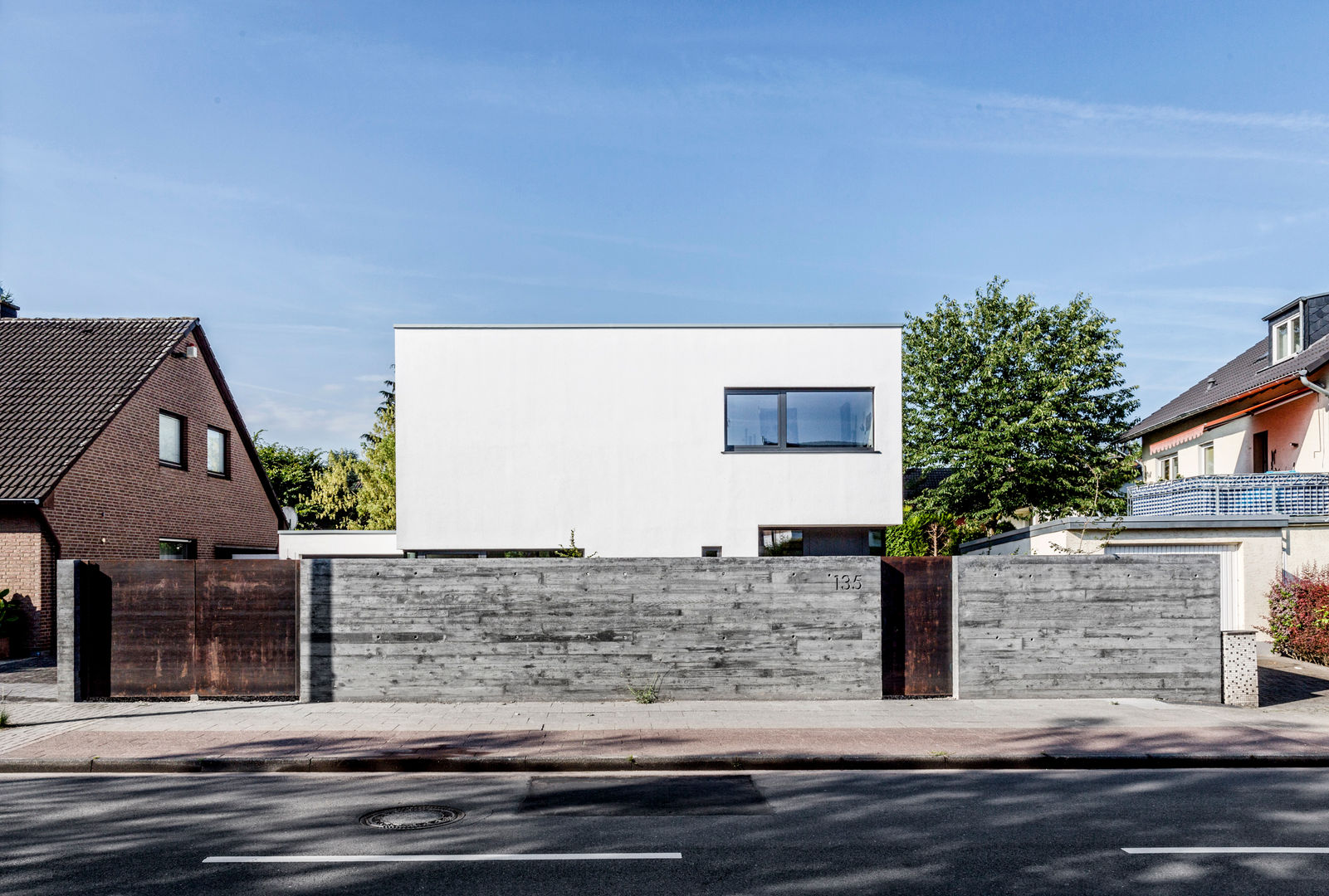 Wohnhaus Weiß, Corneille Uedingslohmann Architekten Corneille Uedingslohmann Architekten Casas modernas