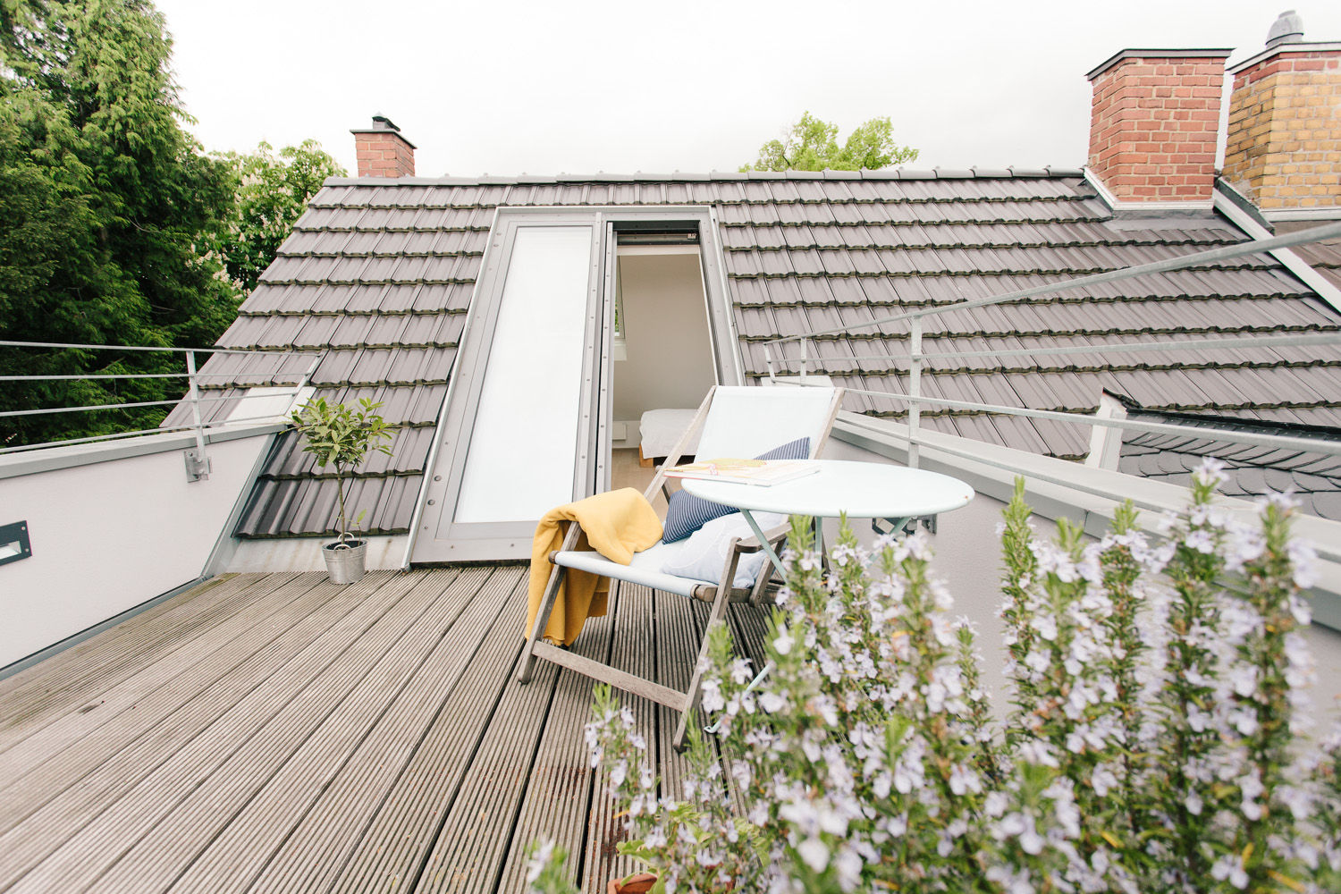 Dachausbau mit Anbau und Terrasse, denkmalgeschütze Gründerzeitvilla, Bad Godesberg, Jan Tenbücken Architekt Jan Tenbücken Architekt Varandas, marquises e terraços minimalistas