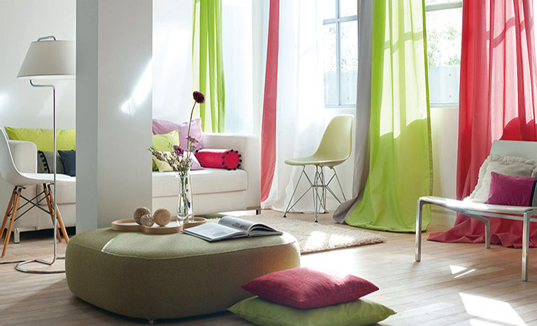 STORY, FUJIE TEXTILE CO.,LTD (株)フジエテキスタイル FUJIE TEXTILE CO.,LTD (株)フジエテキスタイル Puertas y ventanas modernas Cortinas