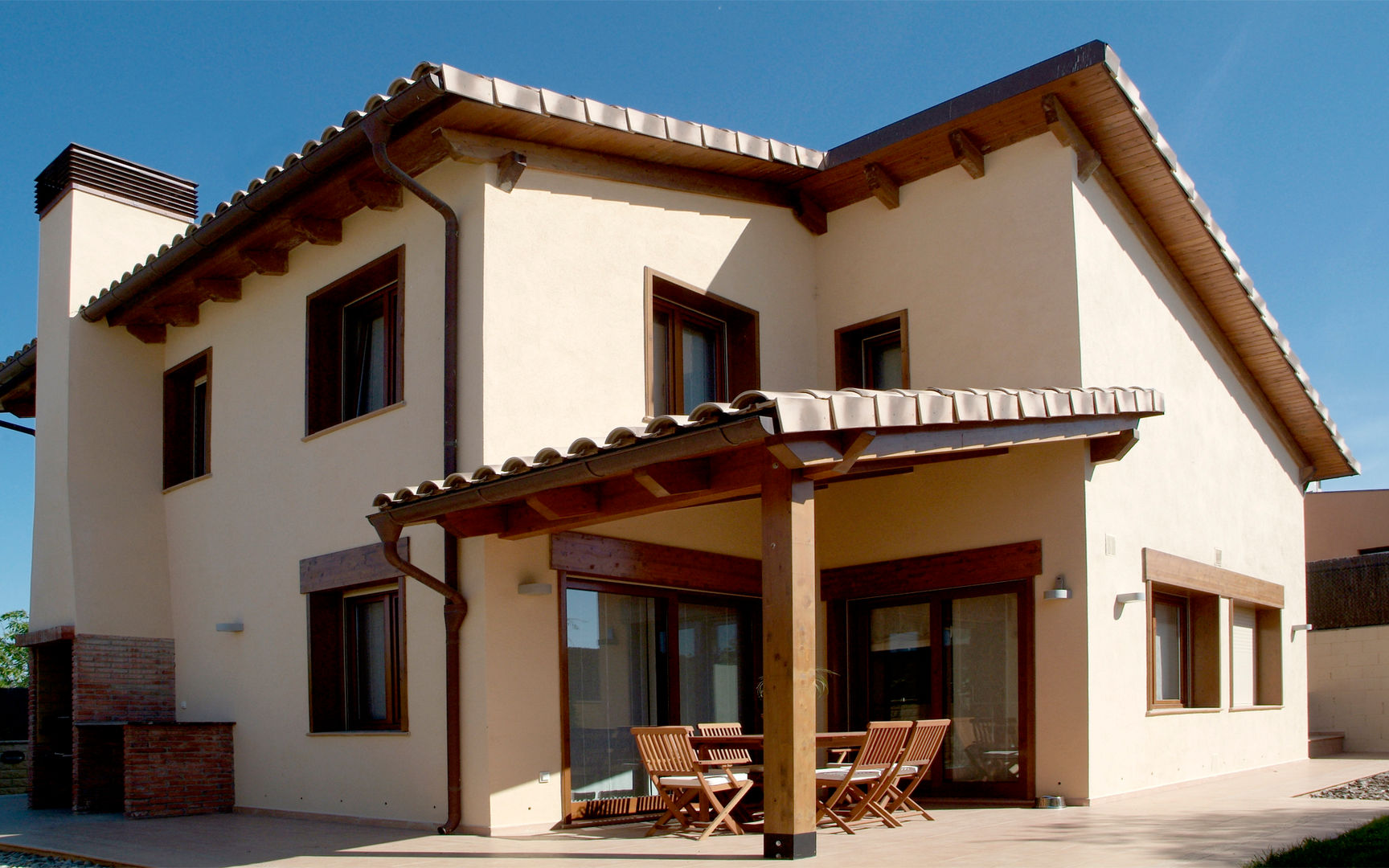 Casa con estructura de madera MRJ, RIBA MASSANELL S.L. RIBA MASSANELL S.L. Case in stile mediterraneo Legno Effetto legno