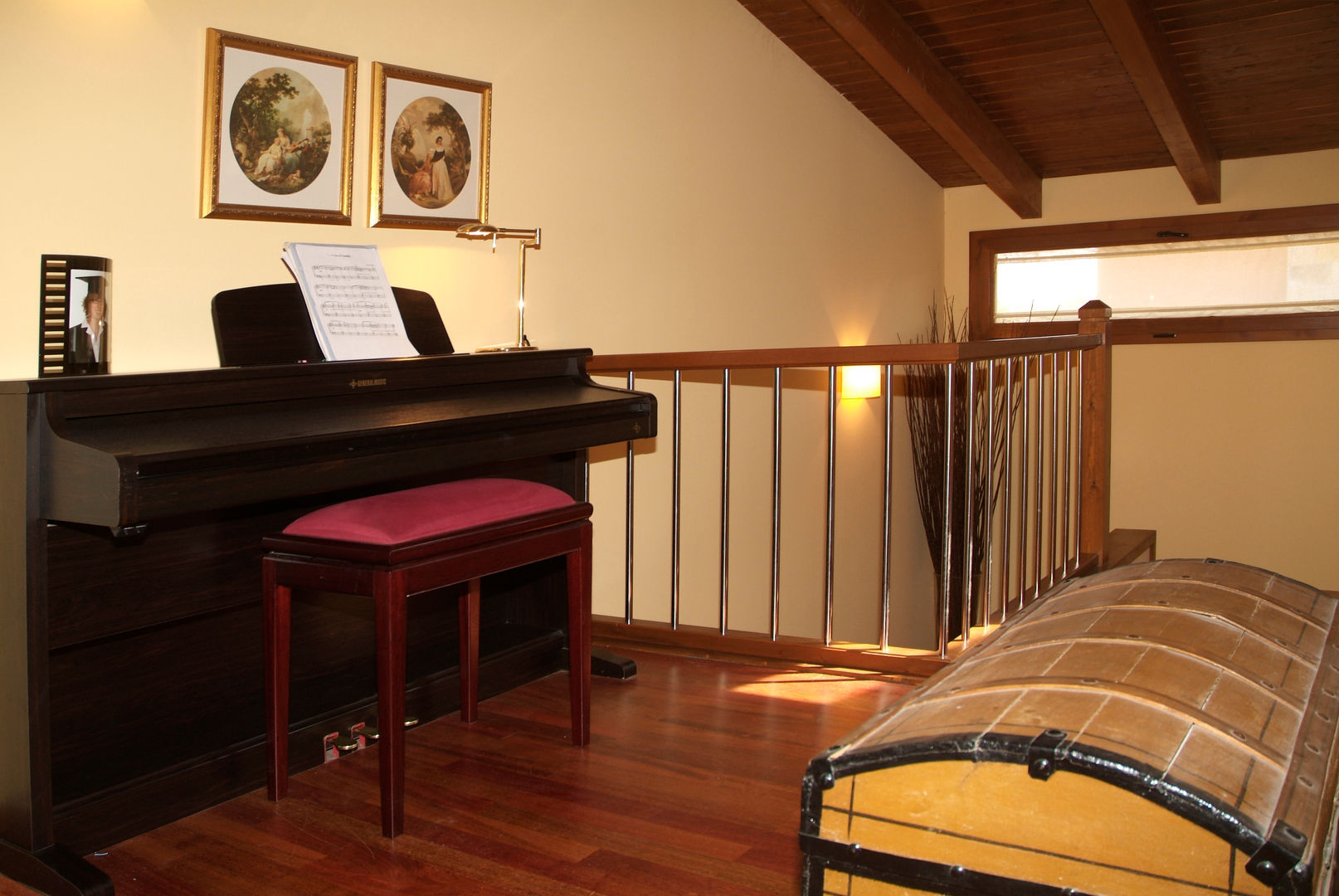 Vestíbulo habitaciones RIBA MASSANELL S.L. Pasillos, vestíbulos y escaleras mediterráneos Madera Acabado en madera