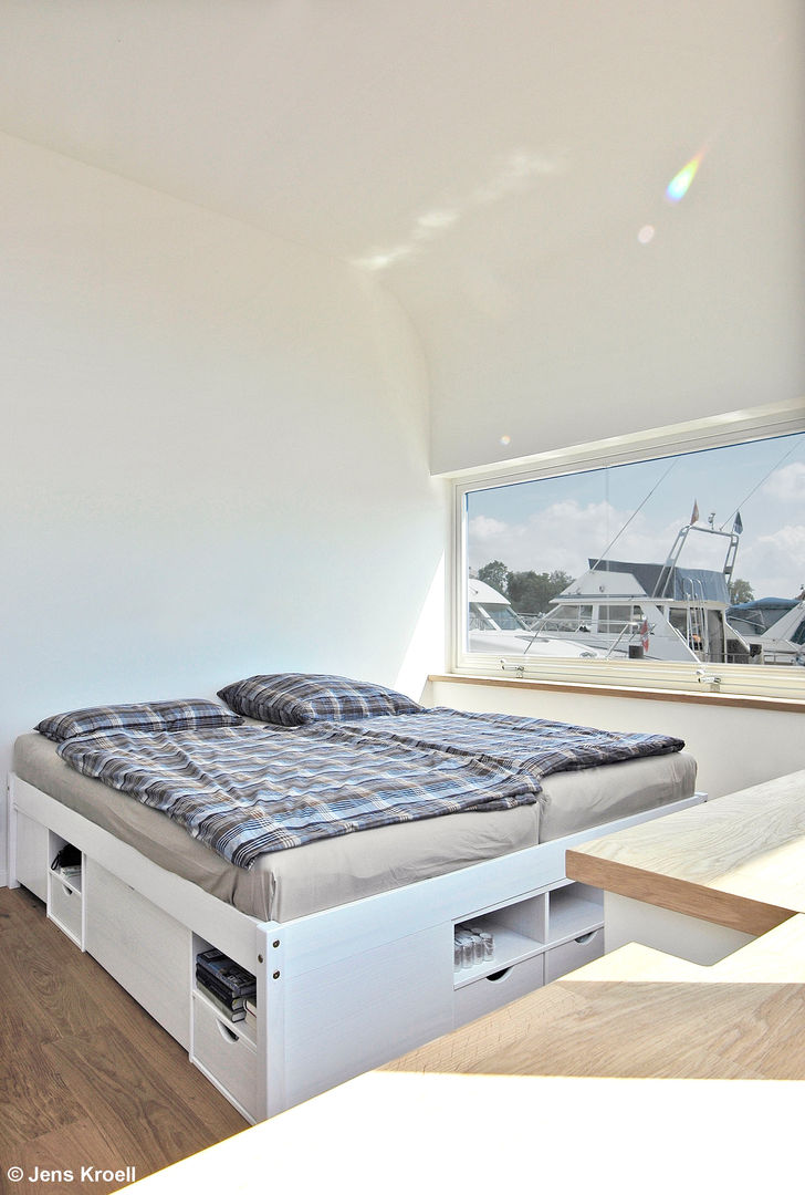 Hausboot „Lykke“ l Hamburg, Rost.Niderehe Architekten I Ingenieure Rost.Niderehe Architekten I Ingenieure Modern style bedroom