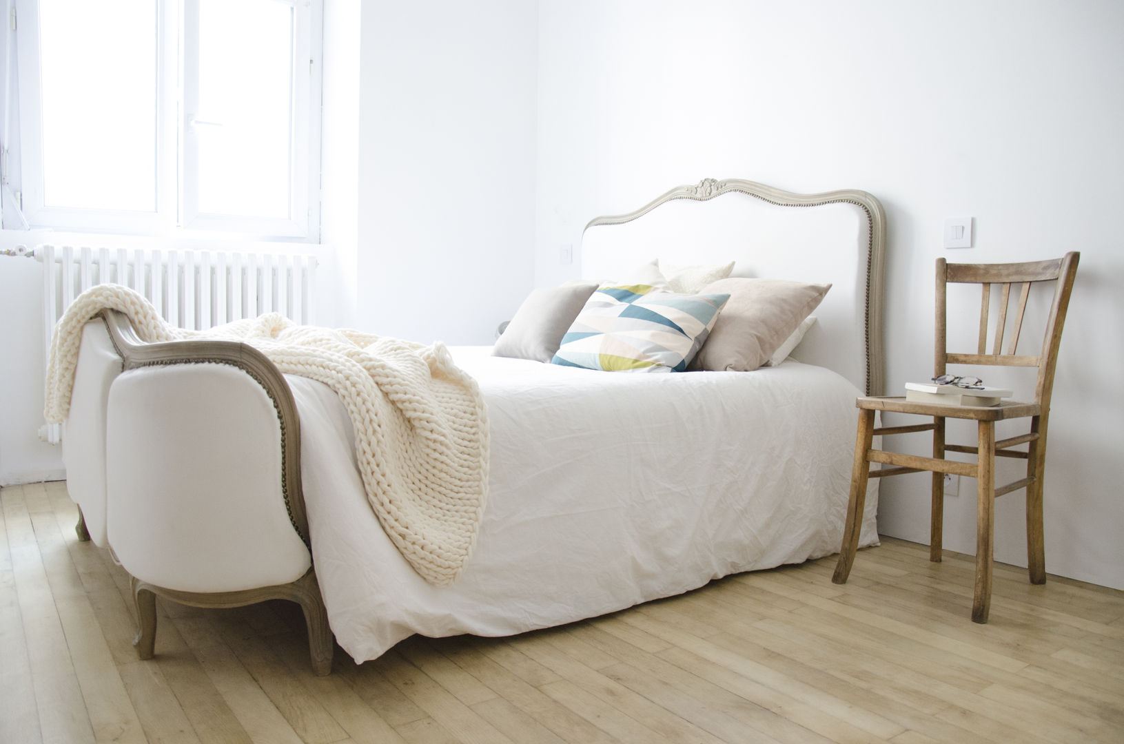 HOUSING 444, MAYA Architecture & Design MAYA Architecture & Design Scandinavian style bedroom Beds & headboards