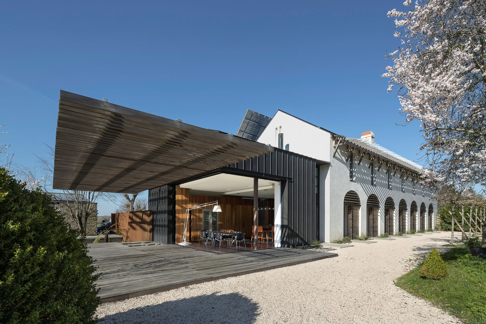 UN CHATEAU POUR 2, yann péron architecte yann péron architecte Balcones y terrazas modernos