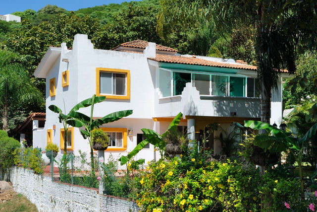 fachada Excelencia en Diseño Casas de estilo colonial Ladrillos