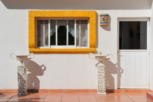 CASA UVIÑA, Excelencia en Diseño Excelencia en Diseño Colonial style window and door Bricks