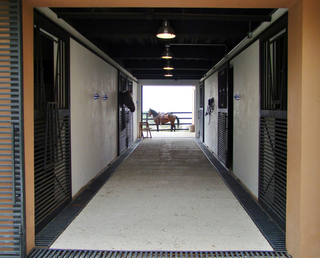 homify Modern Corridor, Hallway and Staircase