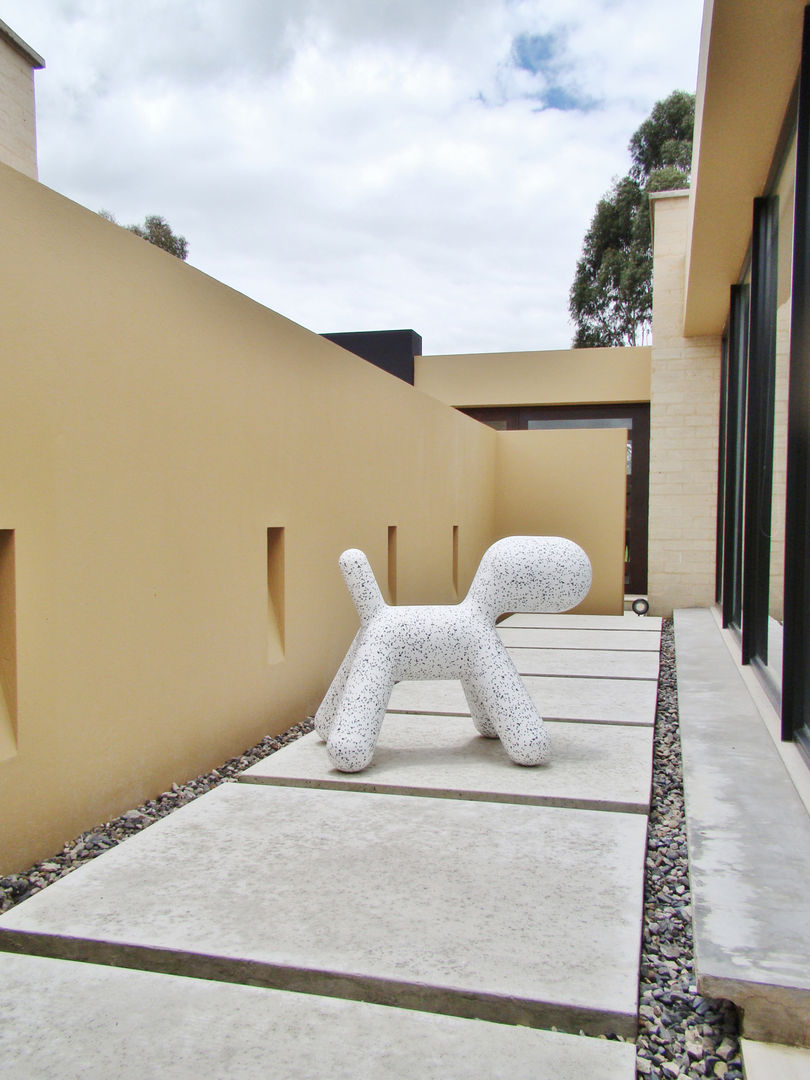 Casa H, David Macias Arquitectura & Urbanismo David Macias Arquitectura & Urbanismo Minimalist corridor, hallway & stairs