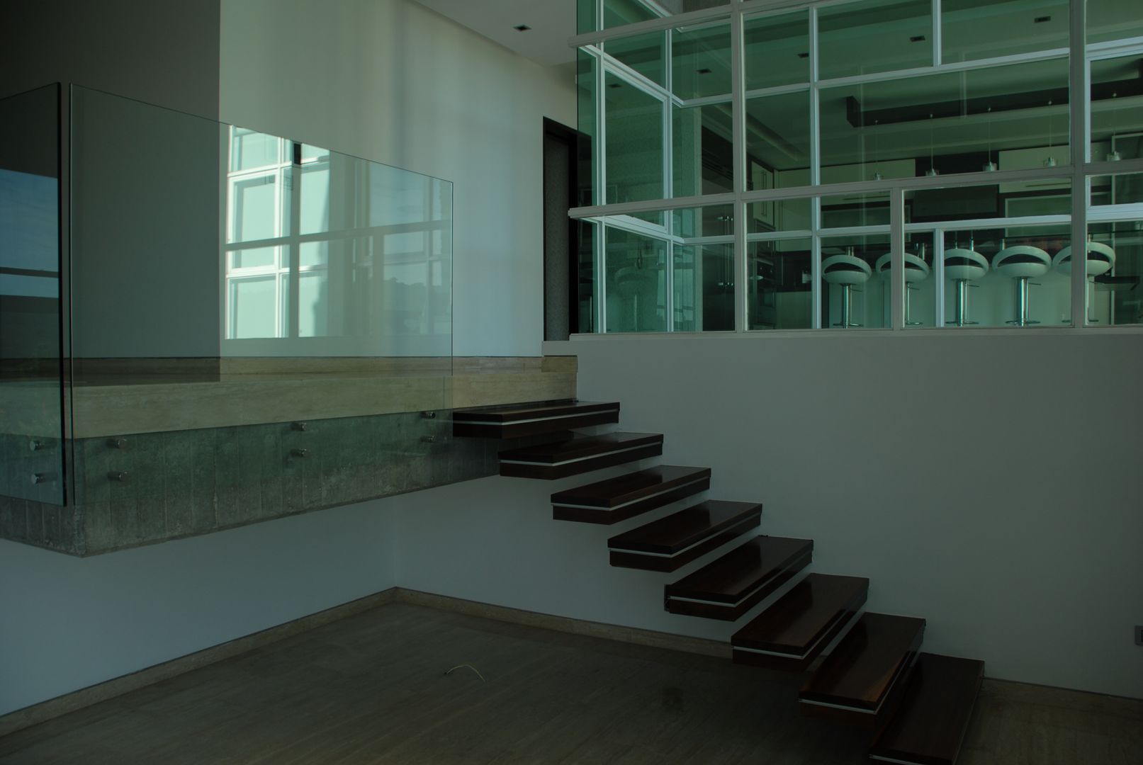 Casa el Hatillo, FergoStudio FergoStudio Minimalist corridor, hallway & stairs