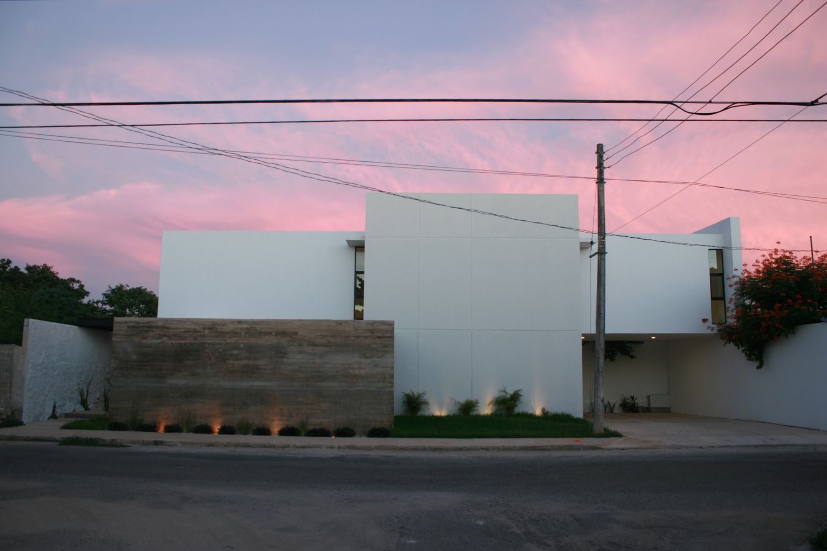 Casa RP, TNGNT arquitectos TNGNT arquitectos モダンな 家