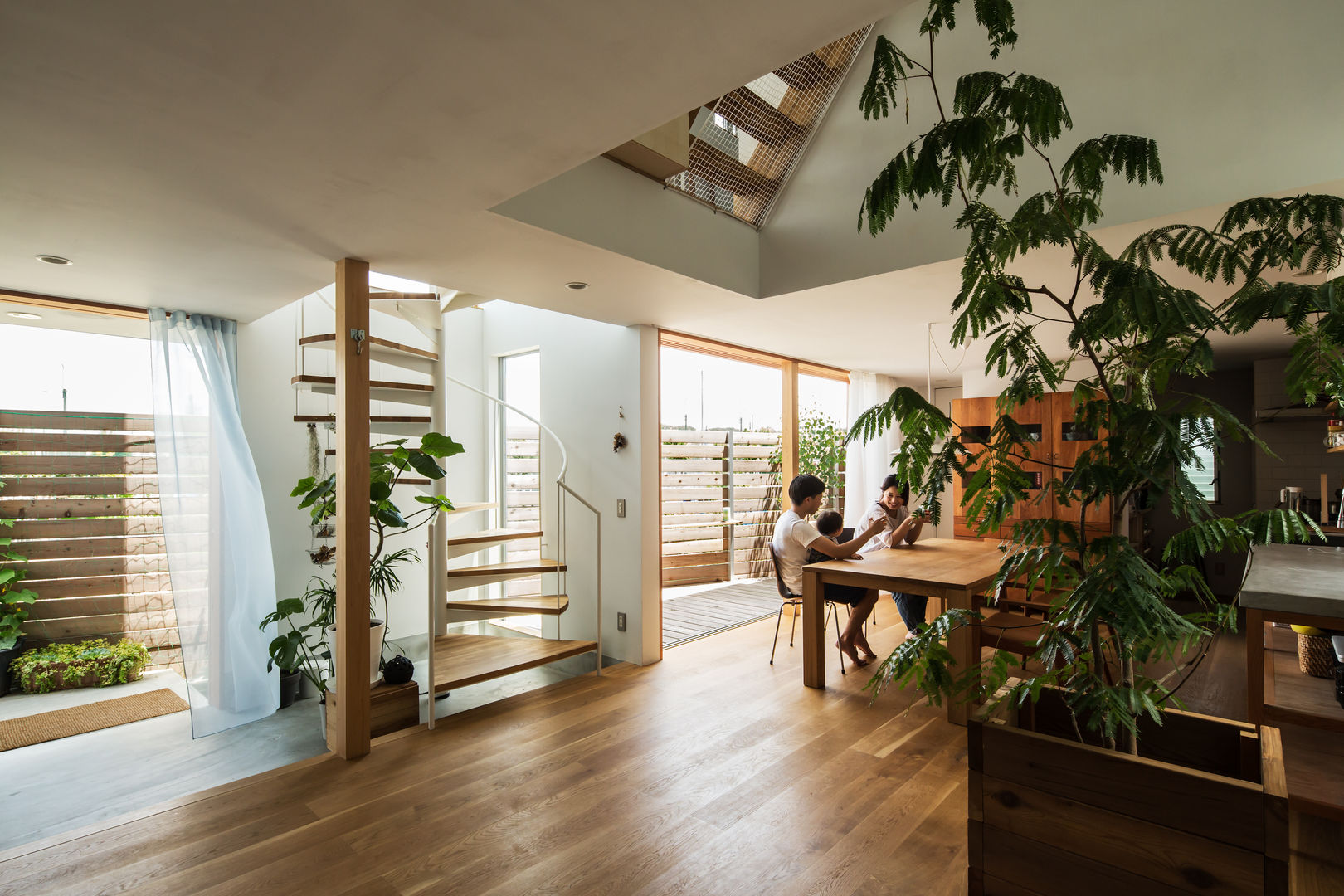 長尾元町の家, 藤森大作建築設計事務所 藤森大作建築設計事務所 Modern Living Room Wood Wood effect