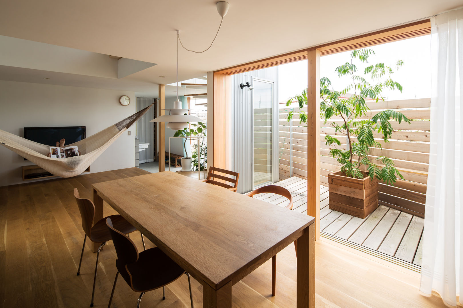 長尾元町の家, 藤森大作建築設計事務所 藤森大作建築設計事務所 Modern dining room Wood Wood effect