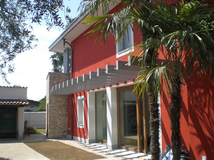 Villa_FV, Studio GIOLA | Casorezzo MI Studio GIOLA | Casorezzo MI Modern balcony, veranda & terrace Iron/Steel