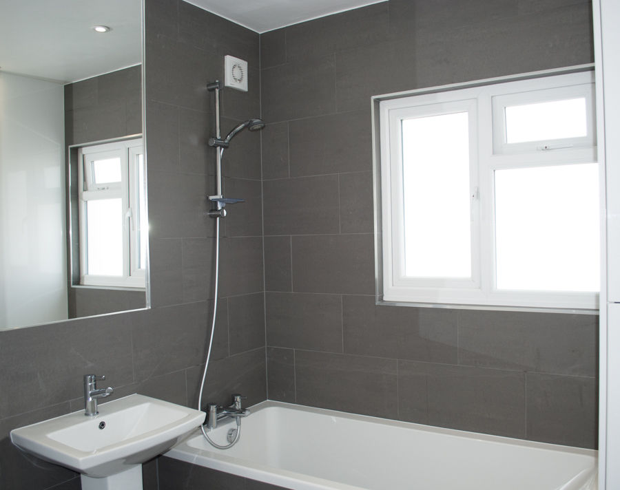 THE HANWELL CONVERSION homify Modern style bathrooms