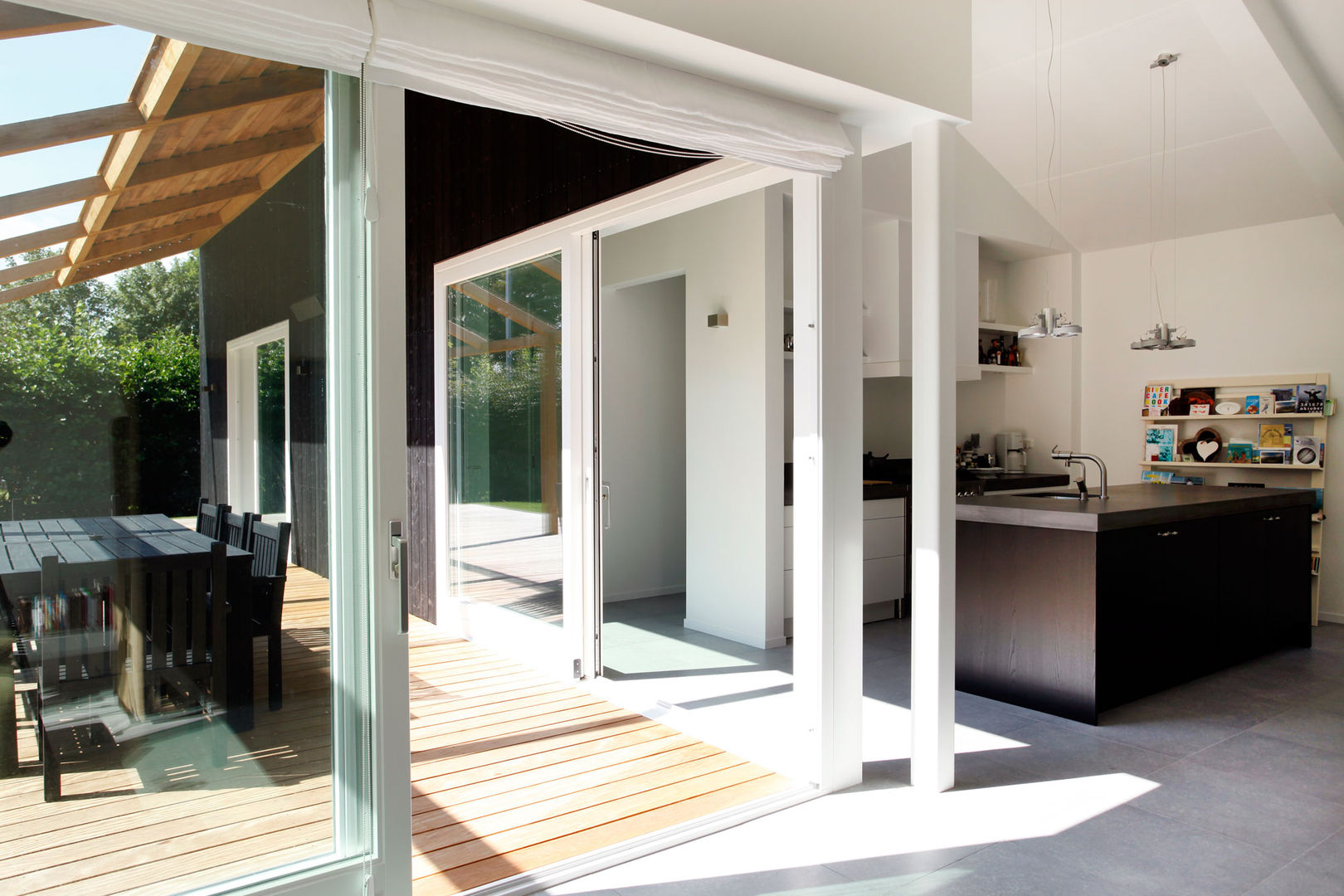 Vakantiewoning Cornelisse, Schiermonnikoog, De Zwarte Hond De Zwarte Hond Scandinavian style balcony, veranda & terrace Wood Wood effect