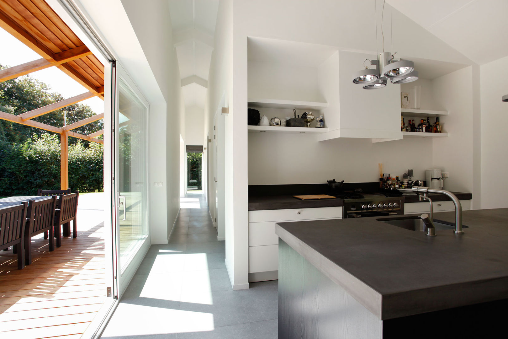 Vakantiewoning Cornelisse, Schiermonnikoog, De Zwarte Hond De Zwarte Hond Scandinavian style kitchen