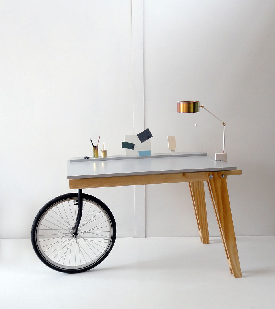 Urban Nomad Revisited Studio Isabel Quiroga Study/office Wood Wood effect Desks