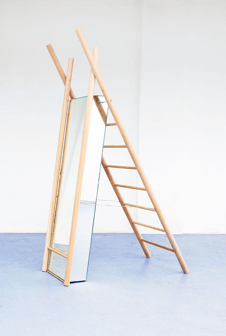 Standing Reflection, LUCAS & LUCAS LUCAS & LUCAS Ruang Ganti Modern Kayu Wood effect Mirrors