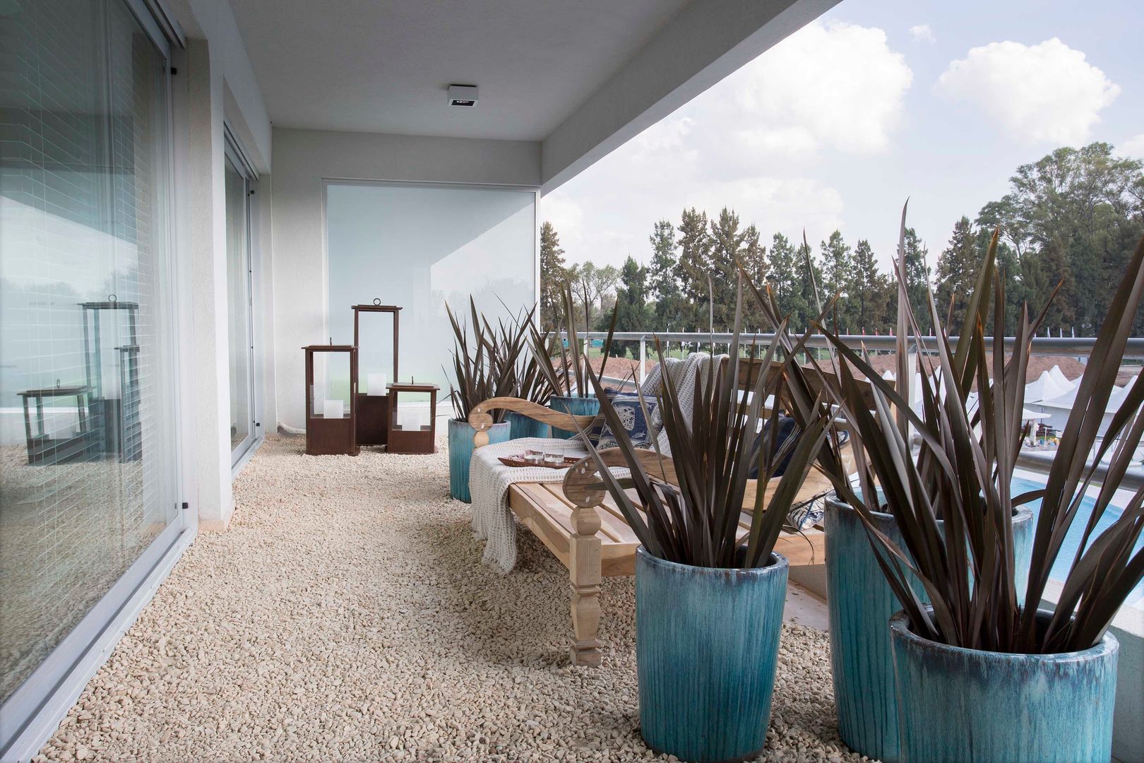 VIVIR Y TRABAJAR JUNTO AL MAR, Ines Calamante Diseño de Interiores Ines Calamante Diseño de Interiores Modern terrace
