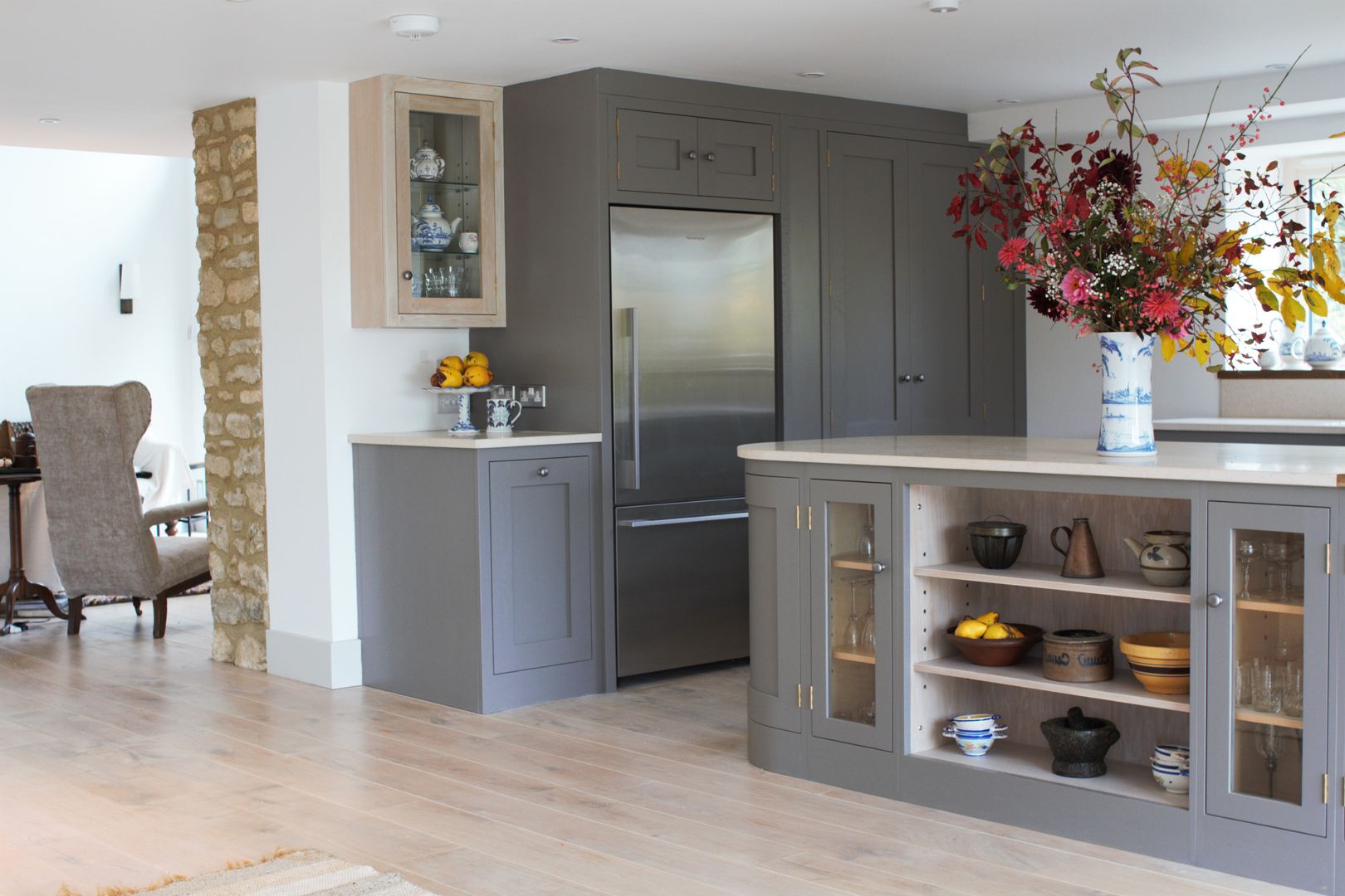 A Beautiful Open Plan Barn Conversion homify Kitchen Solid Wood Multicolored