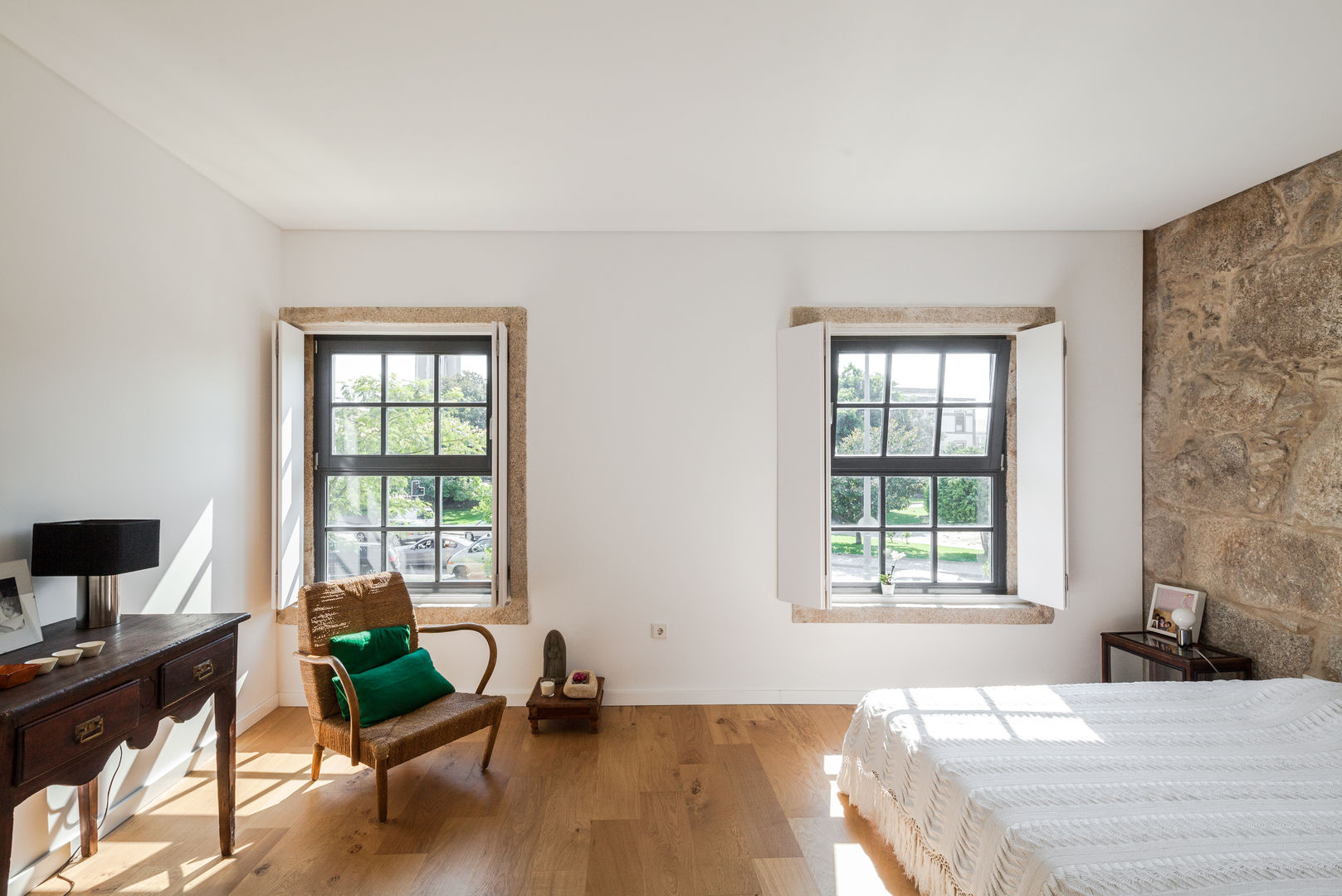 Casa Cedofeita, Floret Arquitectura Floret Arquitectura Modern style bedroom