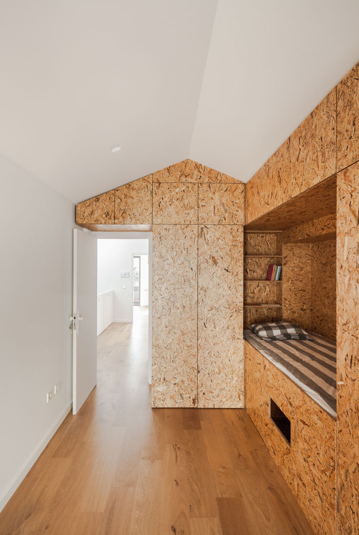 Casa Cedofeita, Floret Arquitectura Floret Arquitectura Nursery/kid’s room