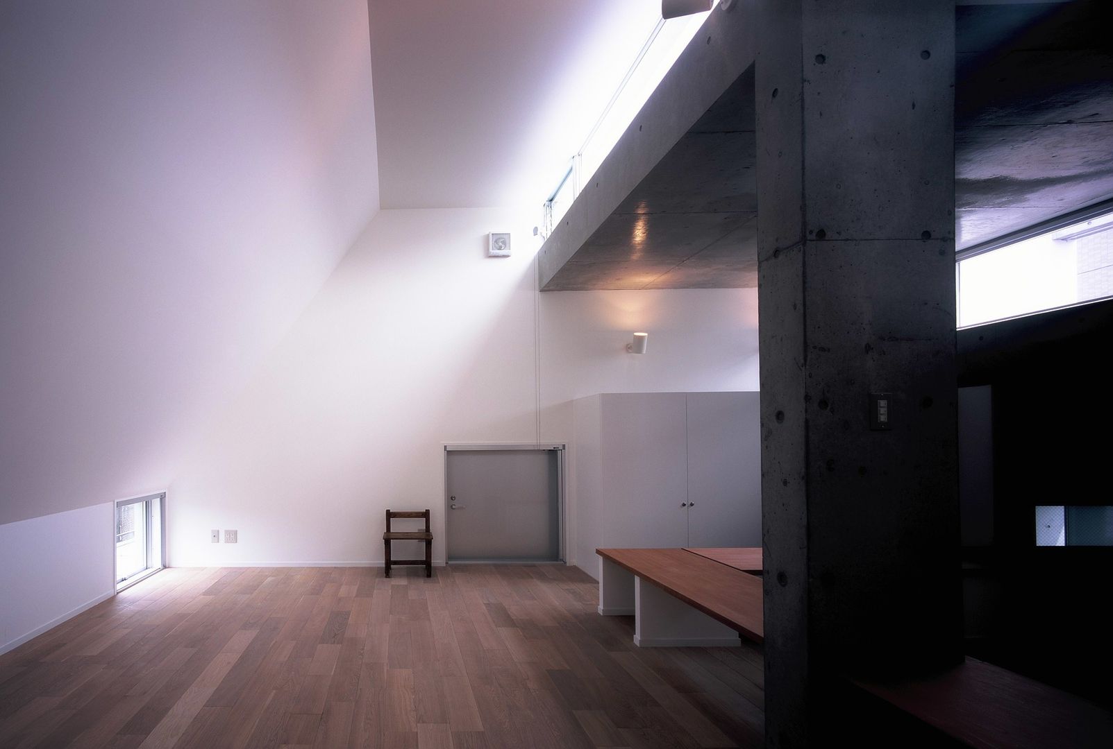 板の家, スズケン一級建築士事務所/Suzuken Architectural Design Office スズケン一級建築士事務所/Suzuken Architectural Design Office Minimalistyczny salon