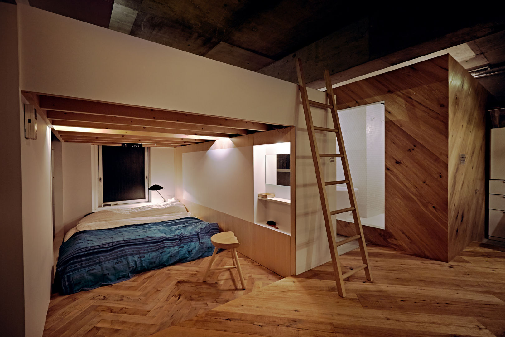 .8 HOUSE, .8 / TENHACHI .8 / TENHACHI Industrial style bedroom