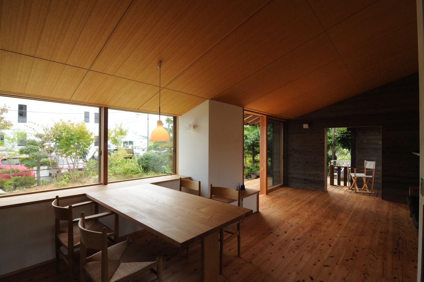 湖西の平屋, 加藤武志建築設計室 加藤武志建築設計室 Dining room لکڑی Wood effect